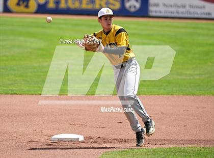 Thumbnail 1 in Staples vs. Amity Regional (CIAC Class LL Final) photogallery.
