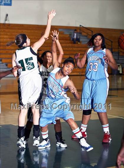 Thumbnail 2 in Madison vs. Pasadena (McDonald's Texas Invitational) photogallery.