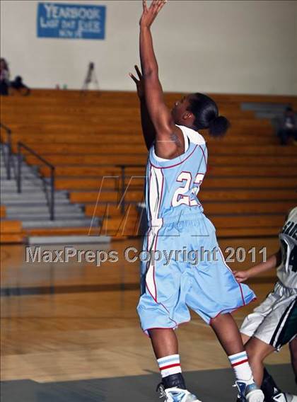 Thumbnail 3 in Madison vs. Pasadena (McDonald's Texas Invitational) photogallery.