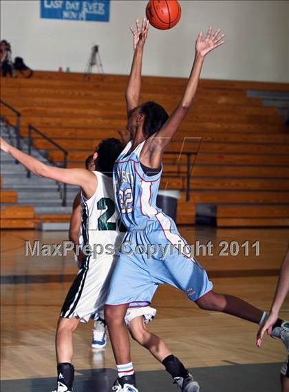 Thumbnail 3 in Madison vs. Pasadena (McDonald's Texas Invitational) photogallery.