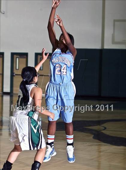 Thumbnail 2 in Madison vs. Pasadena (McDonald's Texas Invitational) photogallery.