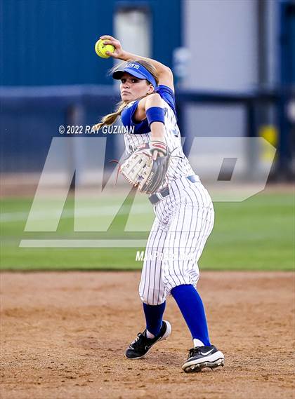 Thumbnail 3 in Clovis vs. Central (D1 CIF CS Division 1 Championship) photogallery.