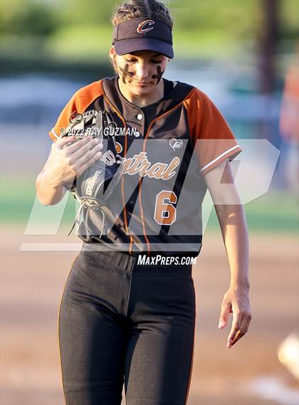 Thumbnail 3 in Clovis vs. Central (D1 CIF CS Division 1 Championship) photogallery.
