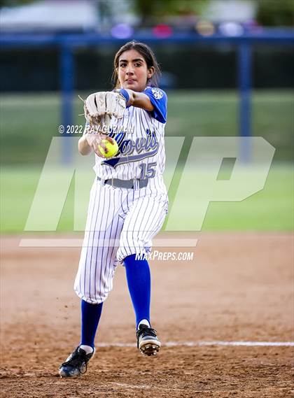 Thumbnail 3 in Clovis vs. Central (D1 CIF CS Division 1 Championship) photogallery.