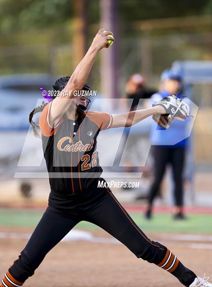 Thumbnail 3 in Clovis vs. Central (D1 CIF CS Division 1 Championship) photogallery.
