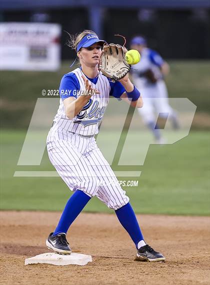 Thumbnail 2 in Clovis vs. Central (D1 CIF CS Division 1 Championship) photogallery.