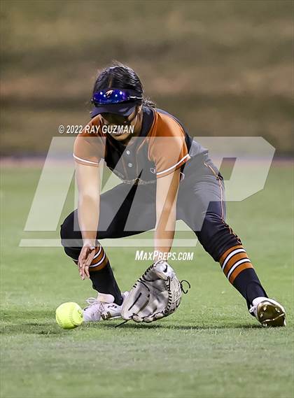 Thumbnail 2 in Clovis vs. Central (D1 CIF CS Division 1 Championship) photogallery.