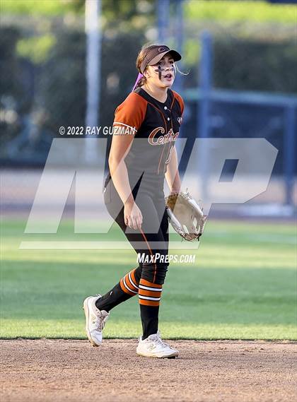 Thumbnail 3 in Clovis vs. Central (D1 CIF CS Division 1 Championship) photogallery.
