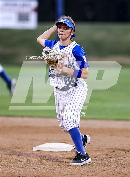 Thumbnail 3 in Clovis vs. Central (D1 CIF CS Division 1 Championship) photogallery.