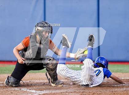 Thumbnail 2 in Clovis vs. Central (D1 CIF CS Division 1 Championship) photogallery.