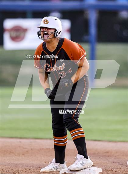 Thumbnail 3 in Clovis vs. Central (D1 CIF CS Division 1 Championship) photogallery.