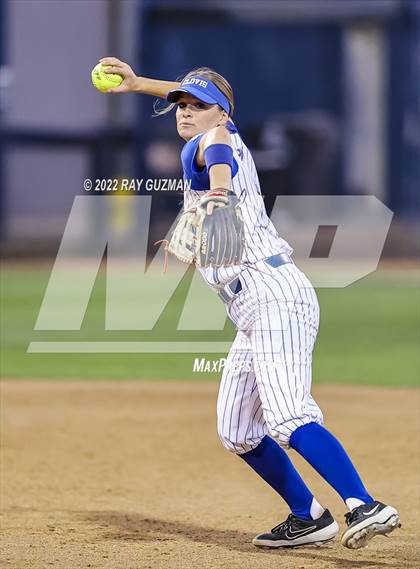 Thumbnail 3 in Clovis vs. Central (D1 CIF CS Division 1 Championship) photogallery.