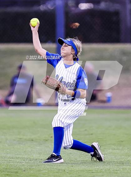 Thumbnail 2 in Clovis vs. Central (D1 CIF CS Division 1 Championship) photogallery.