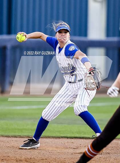 Thumbnail 3 in Clovis vs. Central (D1 CIF CS Division 1 Championship) photogallery.