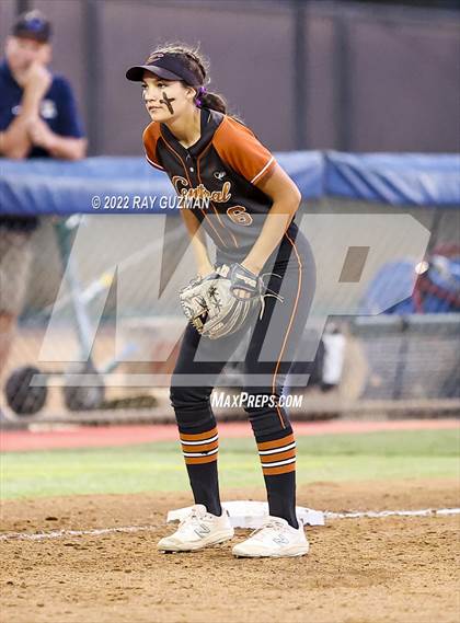 Thumbnail 3 in Clovis vs. Central (D1 CIF CS Division 1 Championship) photogallery.