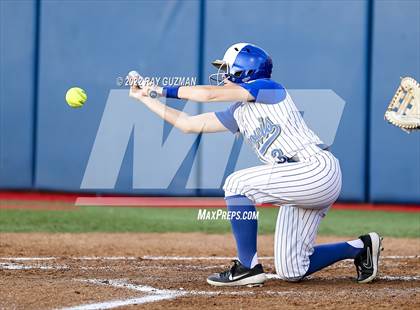 Thumbnail 3 in Clovis vs. Central (D1 CIF CS Division 1 Championship) photogallery.