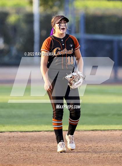 Thumbnail 2 in Clovis vs. Central (D1 CIF CS Division 1 Championship) photogallery.