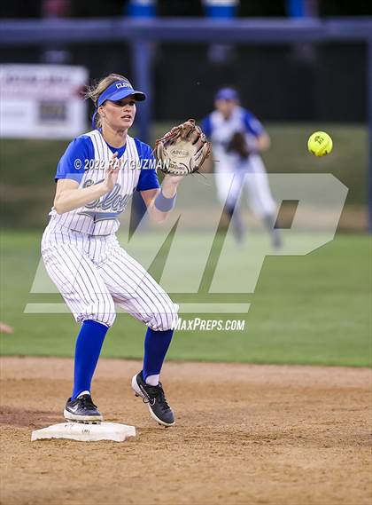 Thumbnail 3 in Clovis vs. Central (D1 CIF CS Division 1 Championship) photogallery.
