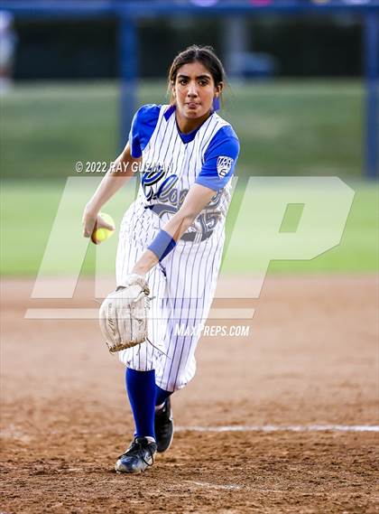 Thumbnail 2 in Clovis vs. Central (D1 CIF CS Division 1 Championship) photogallery.