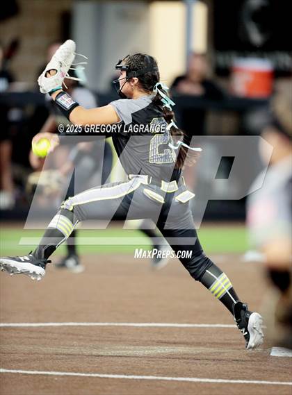 Thumbnail 2 in Forney vs Guyer (UIL 6A State Semi-Final Division II) Game 1 photogallery.