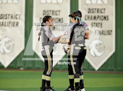 Thumbnail 1 in Forney vs Guyer (UIL 6A State Semi-Final Division II) Game 1 photogallery.