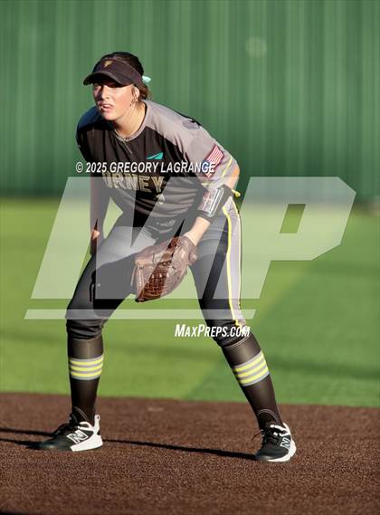 Thumbnail 1 in Forney vs Guyer (UIL 6A Softball State Semi-Final Division II) Game 1 photogallery.