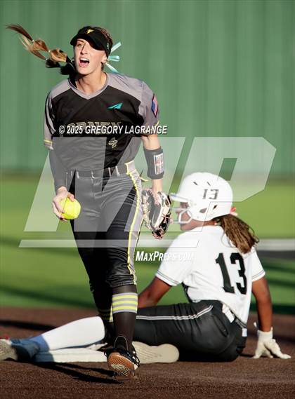 Thumbnail 1 in Forney vs Guyer (UIL 6A Softball State Semi-Final Division II) Game 1 photogallery.