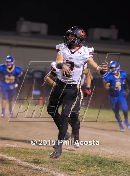 Thumbnail 1 in Bishop Amat vs Oaks Christian photogallery.