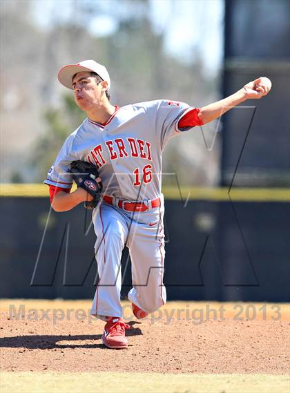 Thumbnail 2 in Lexington vs. Mater Dei (National High School Invitational) photogallery.