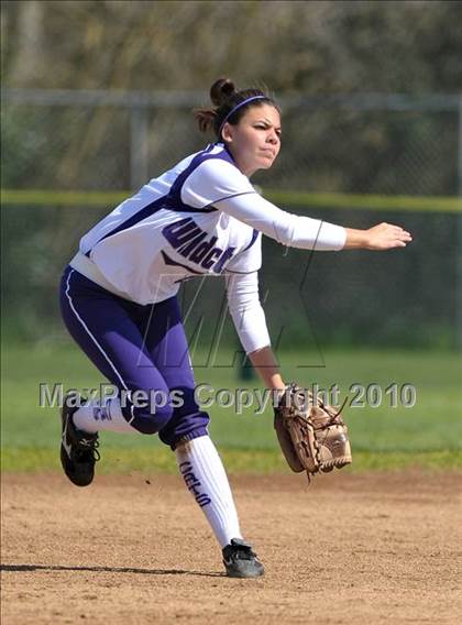 Thumbnail 1 in Lodi vs. Franklin (Victory Pre-Season Tournament) photogallery.