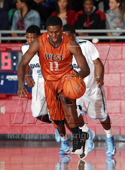 Thumbnail 2 in Seguin [Juan] vs. West Mesquite (Thanksgiving Hoopfest) photogallery.