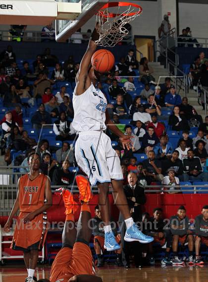 Thumbnail 2 in Seguin [Juan] vs. West Mesquite (Thanksgiving Hoopfest) photogallery.