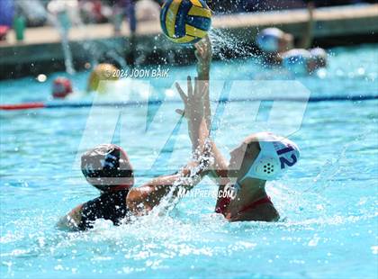 Thumbnail 3 in St. Ignatius College Preparatory vs Carondelet (Acalanes Invitational) photogallery.