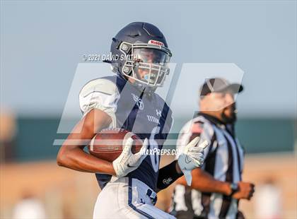 Thumbnail 2 in Lee's Summit West vs Raytown South (Grain Valley Jamboree) photogallery.