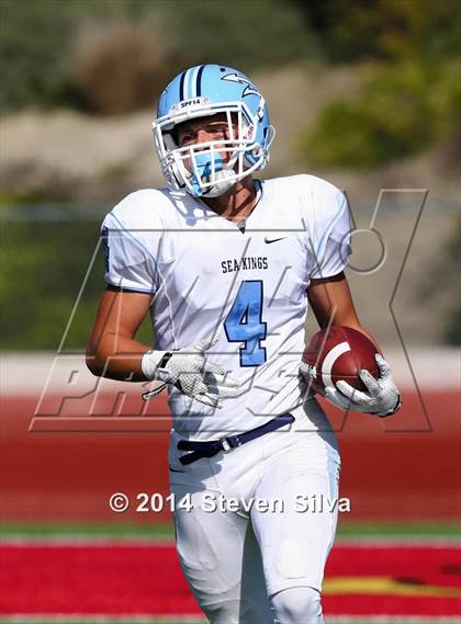 Thumbnail 2 in Corona del Mar vs. La Costa Canyon (Brothers in Arms Classic) photogallery.