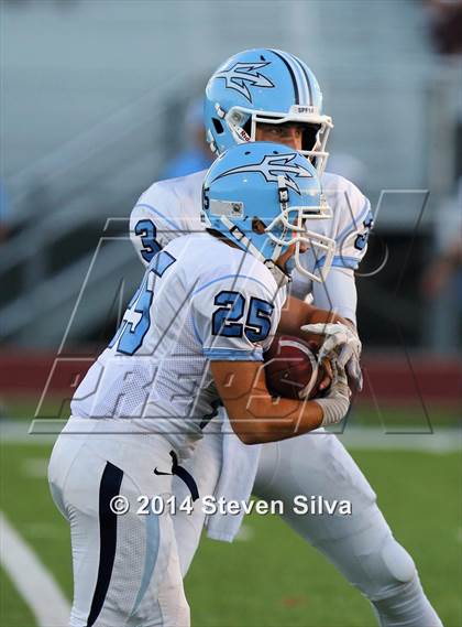 Thumbnail 3 in Corona del Mar vs. La Costa Canyon (Brothers in Arms Classic) photogallery.