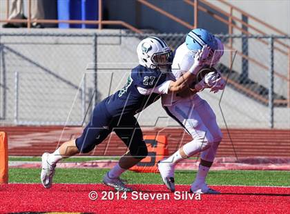 Thumbnail 2 in Corona del Mar vs. La Costa Canyon (Brothers in Arms Classic) photogallery.