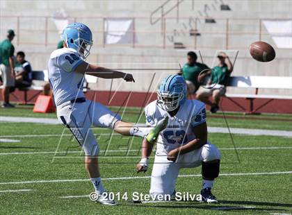 Thumbnail 2 in Corona del Mar vs. La Costa Canyon (Brothers in Arms Classic) photogallery.
