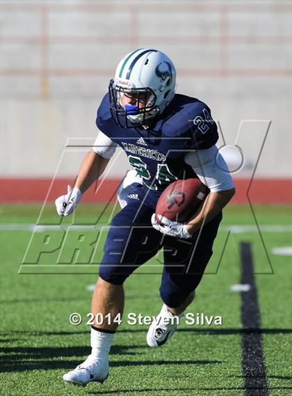 Thumbnail 3 in Corona del Mar vs. La Costa Canyon (Brothers in Arms Classic) photogallery.
