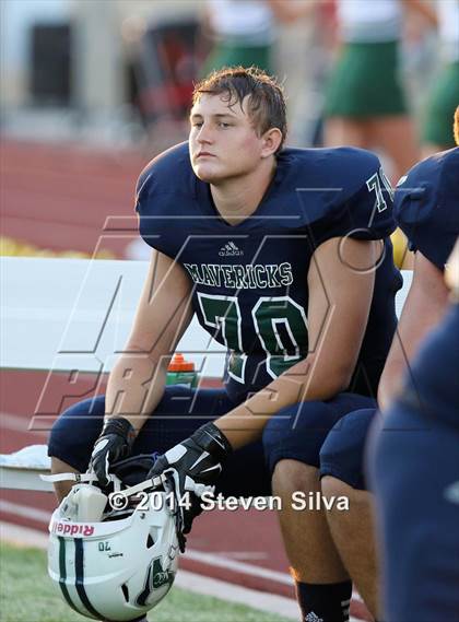 Thumbnail 2 in Corona del Mar vs. La Costa Canyon (Brothers in Arms Classic) photogallery.