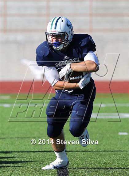 Thumbnail 2 in Corona del Mar vs. La Costa Canyon (Brothers in Arms Classic) photogallery.