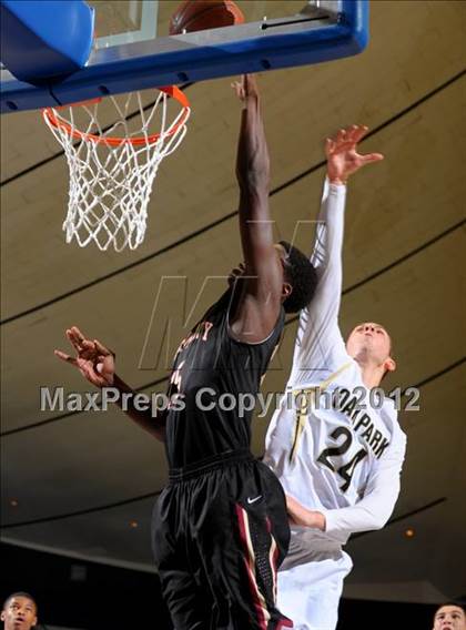 Thumbnail 2 in Alemany vs. Oak Park (CIF SS D3A Final) photogallery.