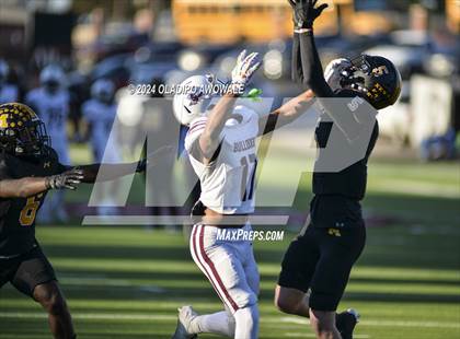 Thumbnail 2 in Jefferson @ Malakoff (UIL Football 3A DI Region II Regional Playoff) photogallery.