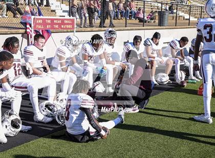Thumbnail 2 in Jefferson @ Malakoff (UIL Football 3A DI Region II Regional Playoff) photogallery.