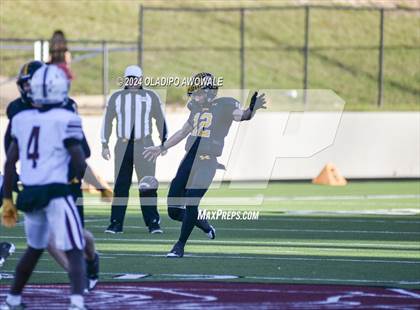 Thumbnail 2 in Jefferson @ Malakoff (UIL Football 3A DI Region II Regional Playoff) photogallery.