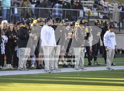 Thumbnail 2 in Jefferson @ Malakoff (UIL Football 3A DI Region II Regional Playoff) photogallery.