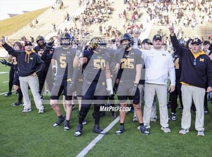 Thumbnail 2 in Jefferson @ Malakoff (UIL Football 3A DI Region II Regional Playoff) photogallery.