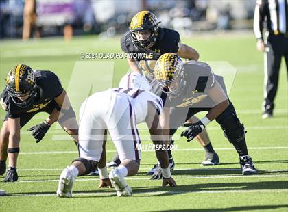 Thumbnail 2 in Jefferson @ Malakoff (UIL Football 3A DI Region II Regional Playoff) photogallery.