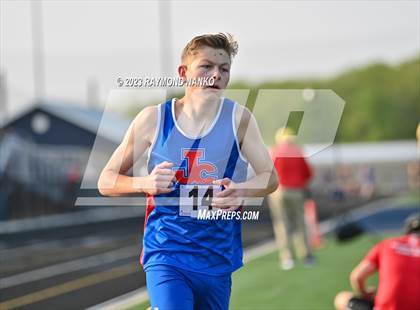 Thumbnail 3 in IHSAA Sectional 17 (1600 Meter) photogallery.