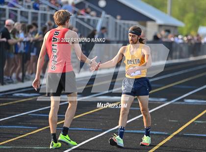 Thumbnail 2 in IHSAA Sectional 17 (1600 Meter) photogallery.